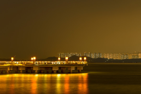 深圳湾公园眺望香港