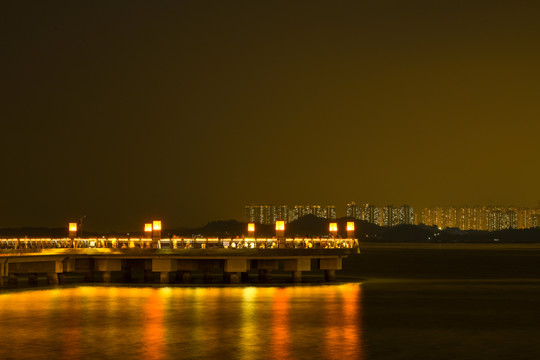 观景桥眺望香港元朗区