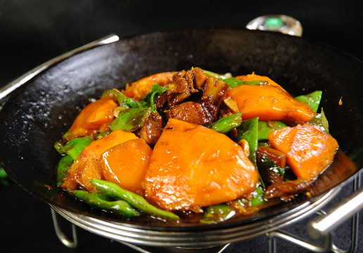 红烧肉焖金瓜油豆角