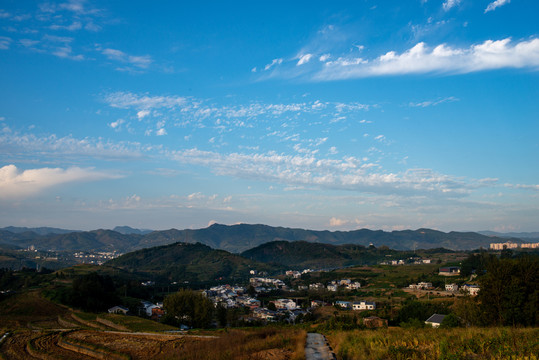 竹溪中峰田园风光