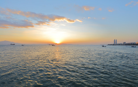 海上日出