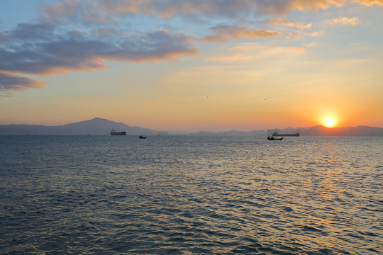 海上日出