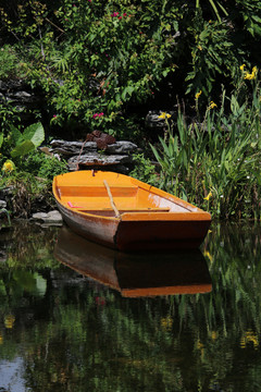 湖中小船