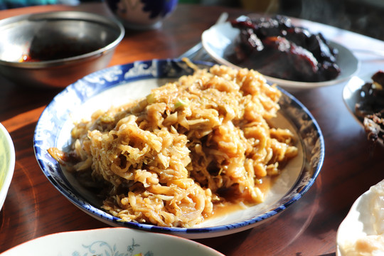 炖酸菜