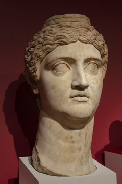 福斯蒂娜一世头部雕像