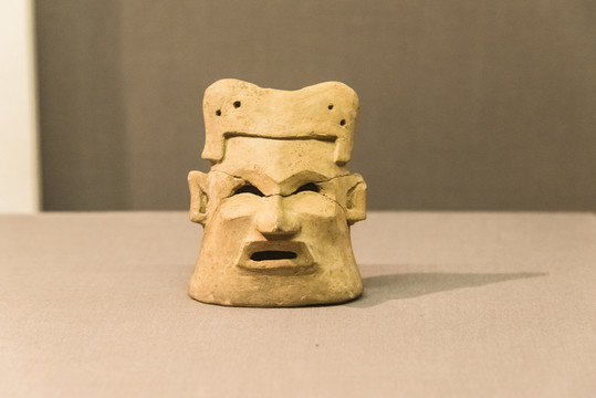 新石器时代人面形陶塑