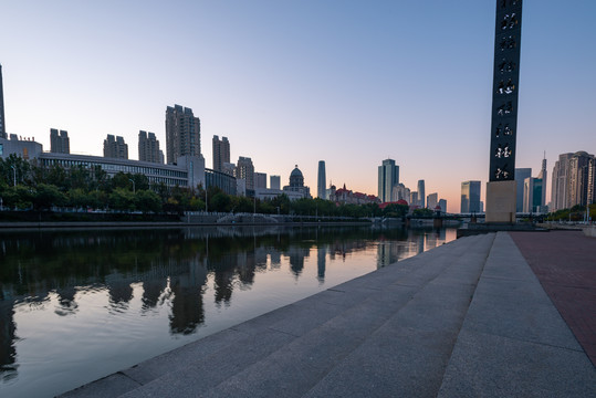 中国天津海河沿岸城市建筑风光