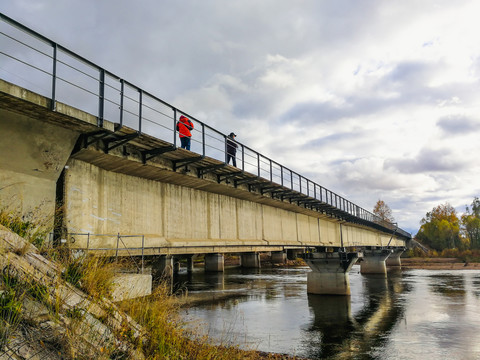 河流铁路桥梁
