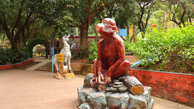 猴子雕像深圳求水山公园