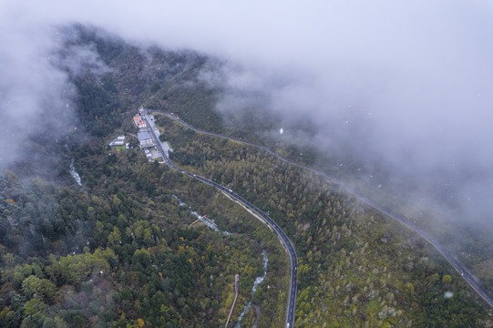 川西高原秋季高山峡谷自然风光