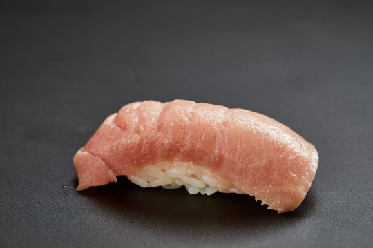 蓝鳍金枪鱼中腩寿司