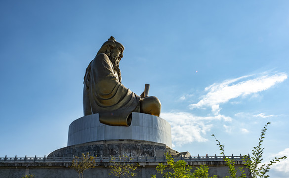 圣经山老子塑像