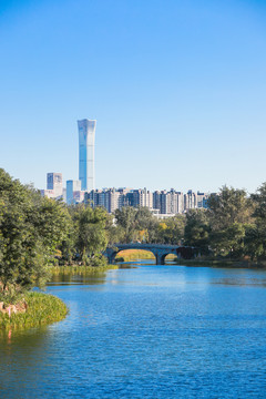 北京地标建筑中国尊与摩天轮