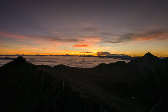 航拍巴朗山高山云海晚霞风光