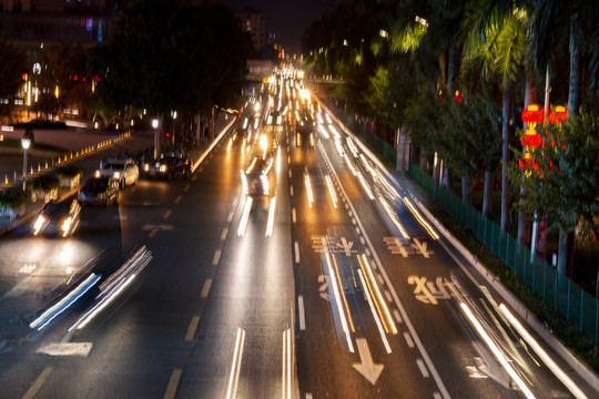 夜晚繁忙车流公路