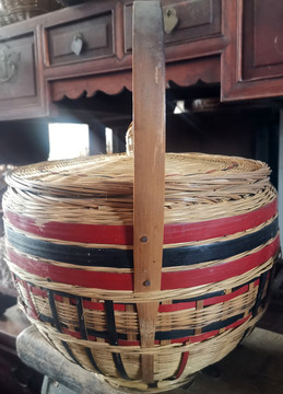 老式竹篮子