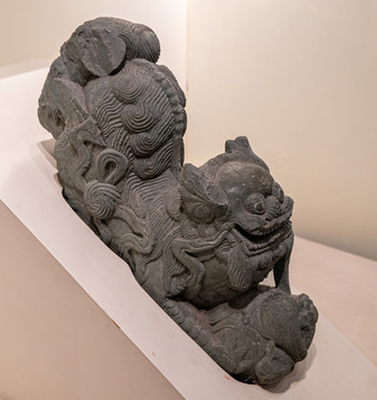 清代石雕狮斜撑