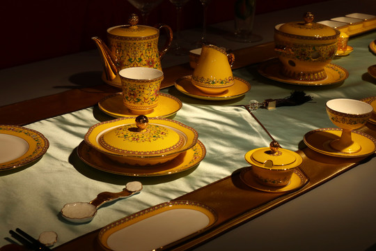 中式高档陶瓷餐具