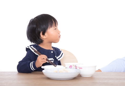 吃着饭连带卖萌的中国小女孩