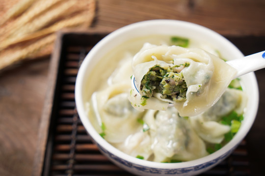 荠菜鲜肉大馄饨