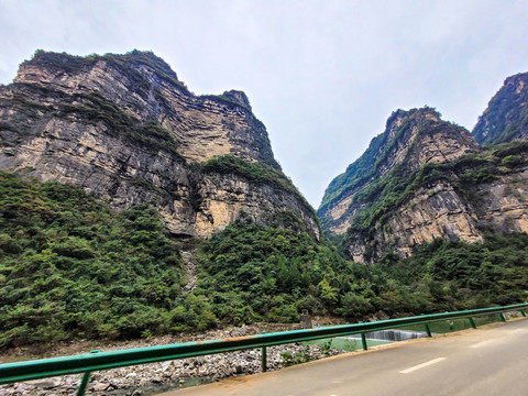 米仓山大峡谷高山