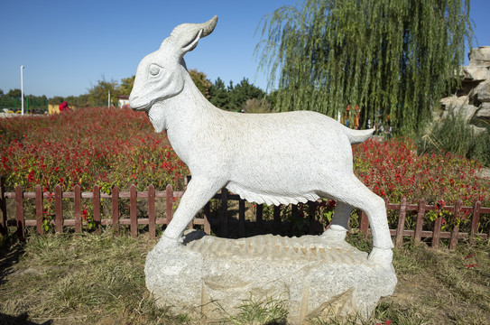 石头羊雕塑