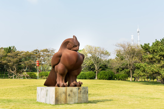 青岛雕塑园神兽朱雀雕塑