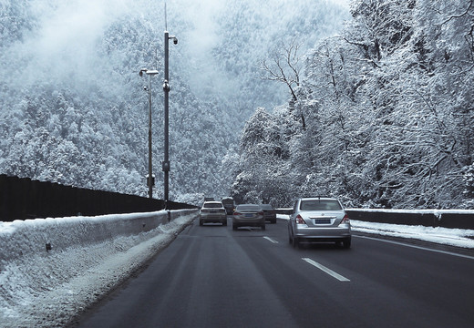 川西拖乌山泥巴山雪景雅西高速