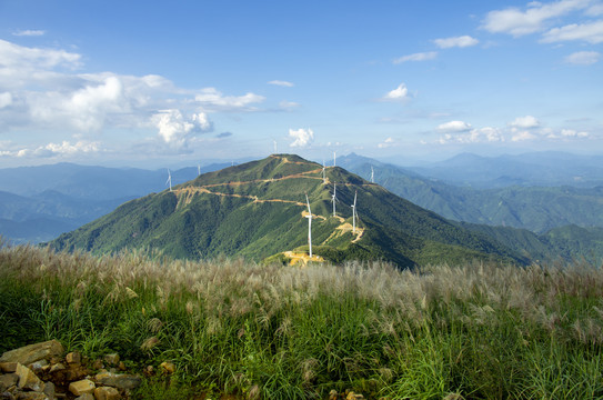 高山山脉风车风力发电风能发电