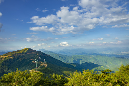 高山大山蓝天白云风景