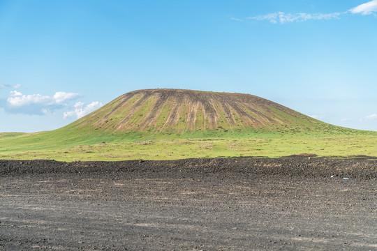 内蒙古草原上的火山