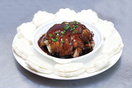 红烧肘子带饼