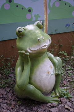 可爱青蛙卡通雕塑