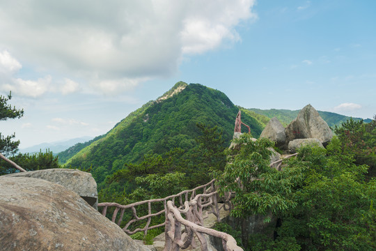 湖北黄冈罗田大别山薄刀锋风景区