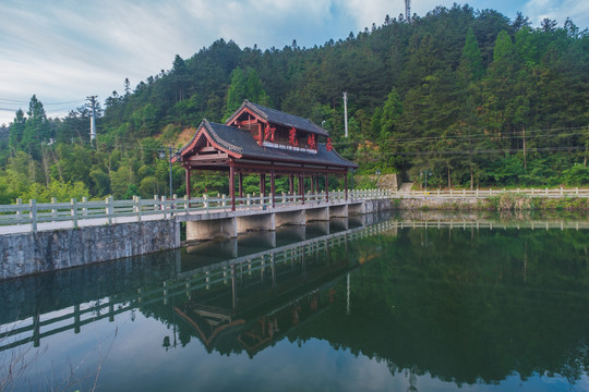 湖北黄冈罗田大别山薄刀锋风景区