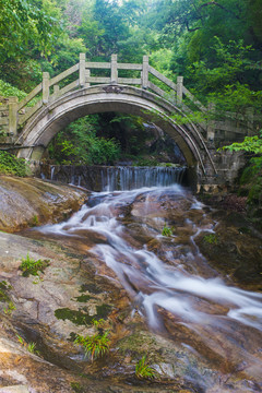 湖北黄冈罗田大别山薄刀锋风景区