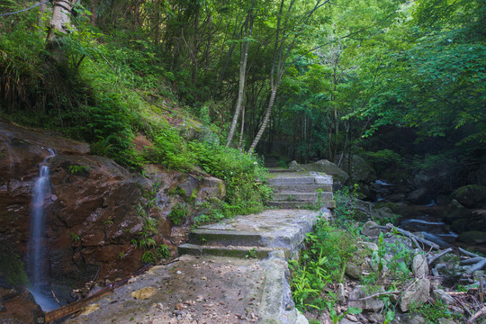 湖北黄冈罗田大别山薄刀锋风景区