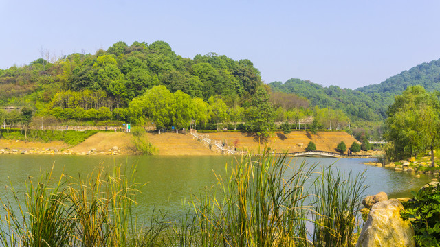 尖山湖公园湖景