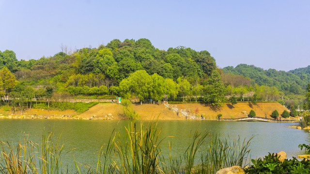 尖山湖公园湖景