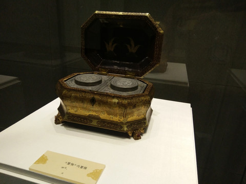 瓷器