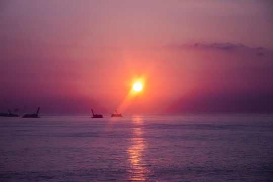 海上朝霞