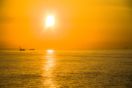 海上日出