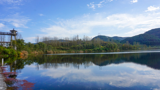 溪城秋水