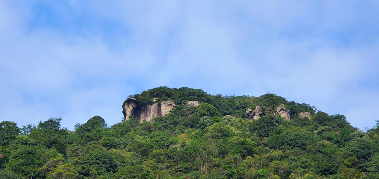 山峰秀丽