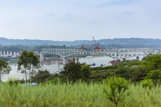 宜宾岷江成贵高铁大桥建设中