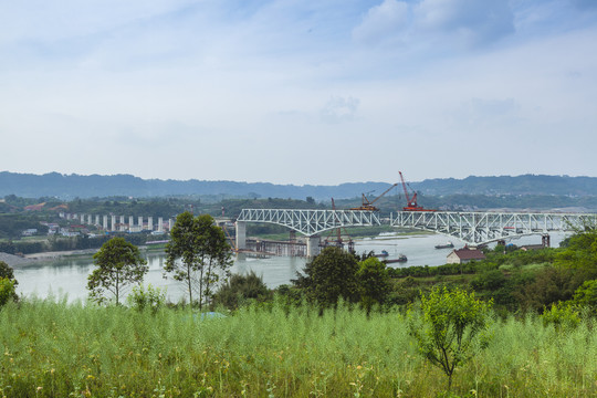 宜宾岷江成贵高铁大桥建设中