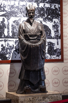费袆塑像