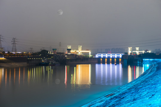 葛洲坝船闸夜景