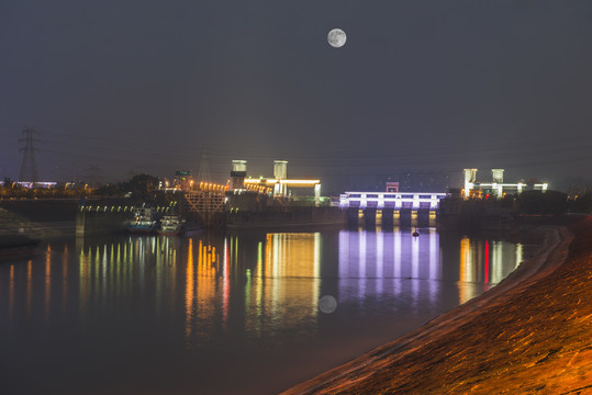 葛洲坝船闸夜景