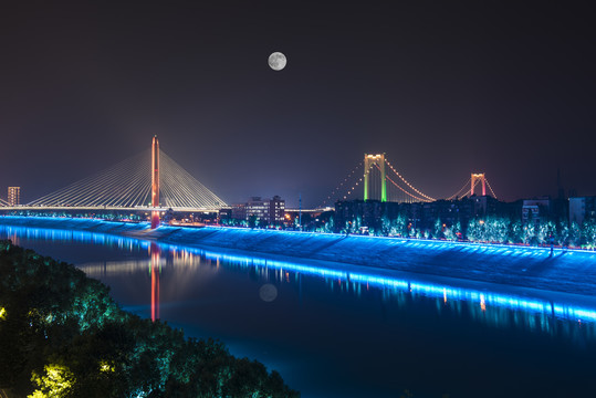 月光下的至喜长江大桥